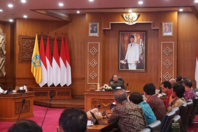 Rakor Dengan Bupati/Wali Kota, Gubernur Koster: Buang Ego Sektoral, Bali Harus Dibangun Bersama 1
