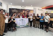 Sambut Galungan, Astra Motor Bali Berbagi Daging