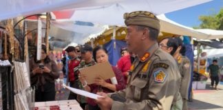 Satpol PP Sidak Pedagang Banjar Kedaton, Plastik Sekali Pakai Disita dari Lima Pedagang
