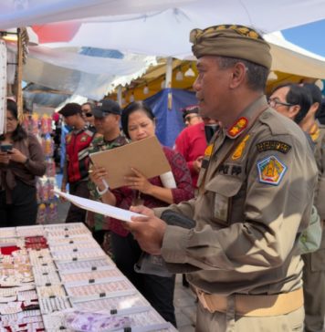 Satpol PP Sidak Pedagang Banjar Kedaton, Plastik Sekali Pakai Disita dari Lima Pedagang