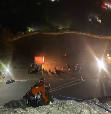 Terjebak di Tebing Pantai Pandawa saat Tolong Anjing, Seorang Pecinta Binatang Diselamatkan Basarnas