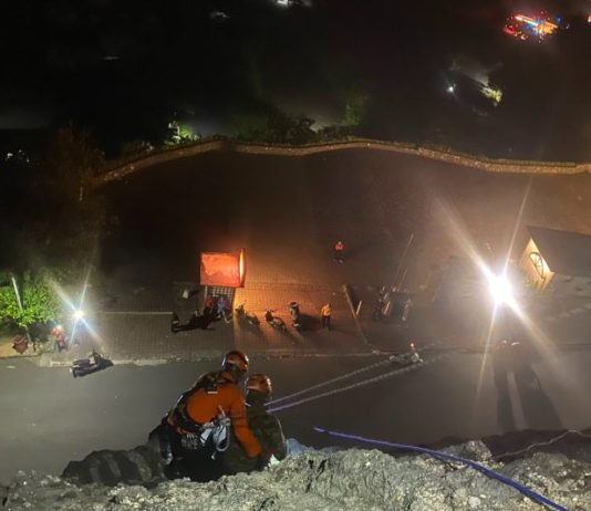 Terjebak di Tebing Pantai Pandawa saat Tolong Anjing, Seorang Pecinta Binatang Diselamatkan Basarnas