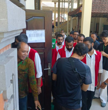 Terlibat Judol, 35 Orang WNA India Digiring ke Pengadilan
