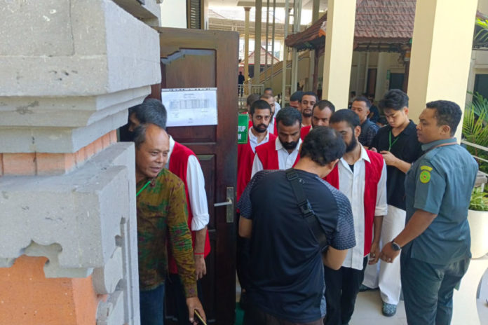 Terlibat Judol, 35 Orang WNA India Digiring Ke Pengadilan 1