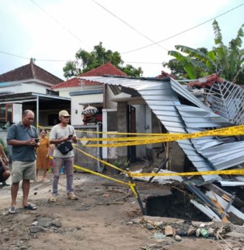 Terseret Air Bah saat Rumahnya Roboh, Mahasiswa Undiksha Ditemukan di Bawah Material Bangunan