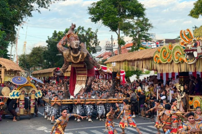 Tutup Peed Aya PKB 2026, Duta Denpasar Hadirkan Kolaborasi Baleganjur Dan 'Sapa Warang' Karya Marmar 1