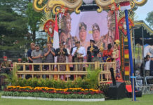 Usung “Tak Mudah Tapi Harus Bisa,” Bupati Gus Par Buka Karangasem Festival dan Parade Budaya HUT ke-386 Kota Amlapura