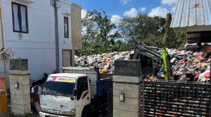 Akhirnya Diangkut, Gunungan Sampah di TPS 3R Sempidi Mulai Terurai