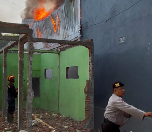 Akibat Kebocoran Gas, Bangunan Berisi Perlengkapan Upacara di Seririt Terbakar