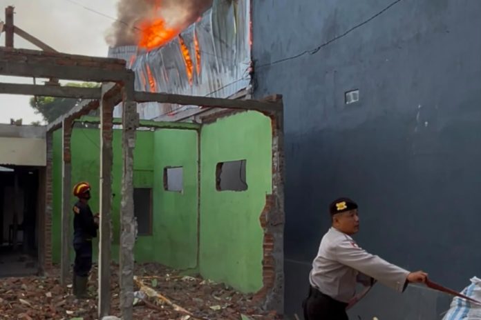 Akibat Kebocoran Gas, Bangunan Berisi Perlengkapan Upacara Di Seririt Terbakar 1