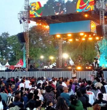 Antusias Saksikan D’Youth 6.0, Masyarakat Tumpah Ruah di Lapangan Puputan