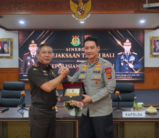 Bahas Sinergi Penegakan Hukum, Kajati dan Kapolda Bali Bertemu