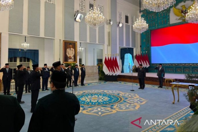 Bentuk Lembaga Pencetak Pemimpin Pemerintahan, Presiden Lantik Gubernur Universitas RI 1