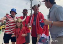 Berhasil Singkirkan Brasil, Suporter Norwegia Lakukan ‘Viking Row’