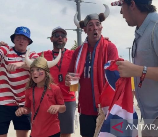Berhasil Singkirkan Brasil, Suporter Norwegia Lakukan ‘Viking Row’