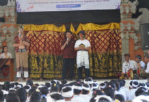 BNNK Gianyar dan Kemenag Edukasi Siswa Baru akan Bahaya Narkoba Lewat Seni Bondres