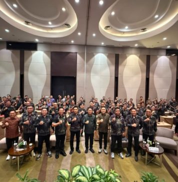 Bupati Adi Arnawa Tutup Bimtek Pengelolaan Keuangan Desa