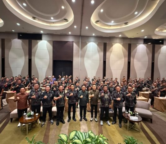 Bupati Adi Arnawa Tutup Bimtek Pengelolaan Keuangan Desa