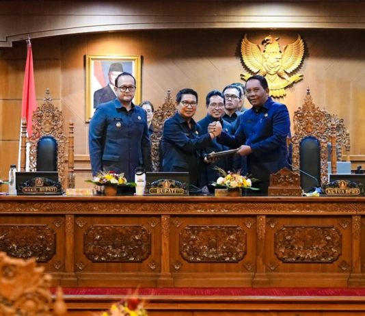 Bupati Bersama DPRD Badung Sahkan Ranperda Pertanggungjawaban APBD 2025