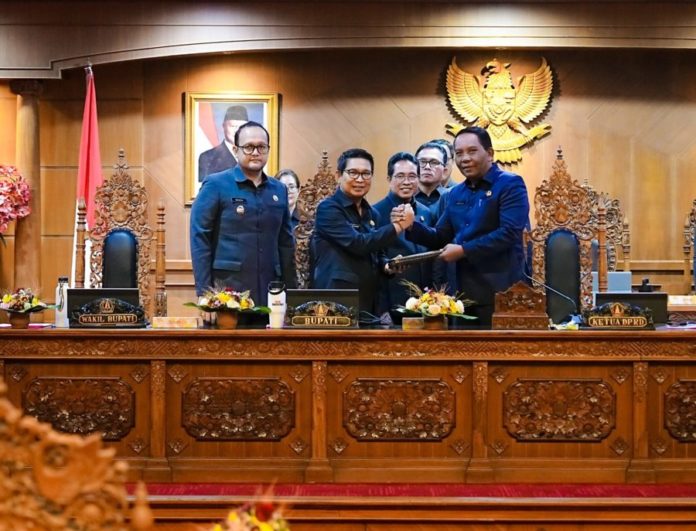 Bupati Bersama DPRD Badung Sahkan Ranperda Pertanggungjawaban APBD 2025 2
