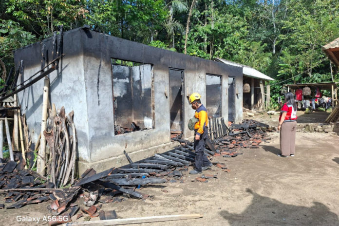 Dapur Warga Bebandem Terbakar, Diduga Akibat Korsleting 1