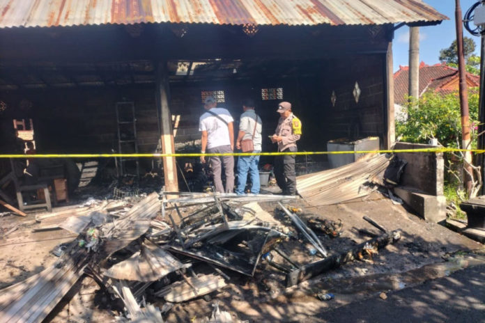 Diduga Akibat Korsleting, Warung Sembako Di Silangjana Dilalap Api 1