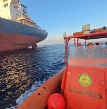 Diduga Gangguan Kesehatan, Seorang Kru MV Shandong Meninggal dan Dievakuasi dari Selat Badung