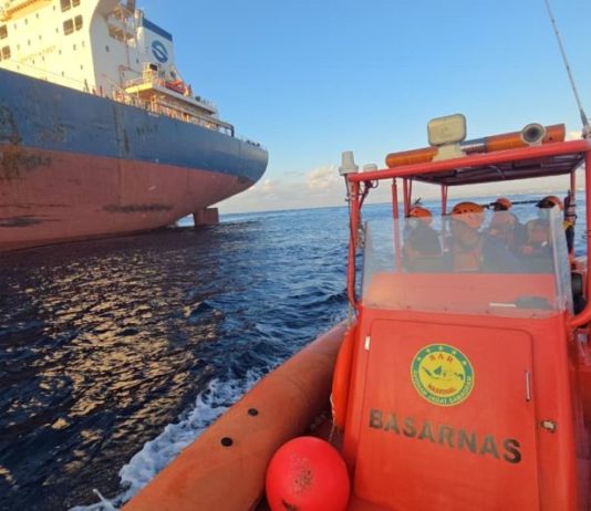 Diduga Gangguan Kesehatan, Seorang Kru MV Shandong Meninggal dan Dievakuasi dari Selat Badung