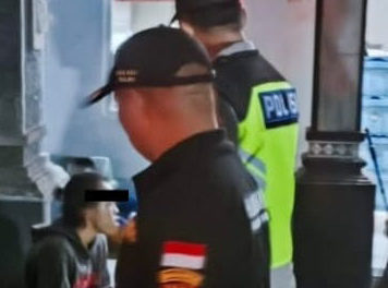 Diduga Hendak Curi Sesari, Pria Bercadar Diciduk Jagabaya Panjer