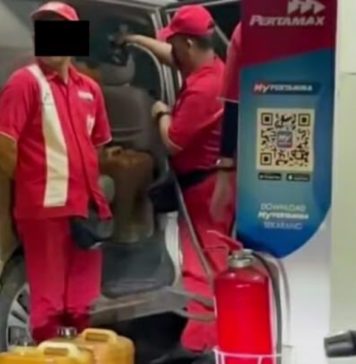 Dikeluhkan dan Viral, Antrean Mengular di SPBU Jimbaran Buntut Isi 30 Jerigen Pertamax