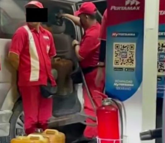 Dikeluhkan dan Viral, Antrean Mengular di SPBU Jimbaran Buntut Isi 30 Jerigen Pertamax