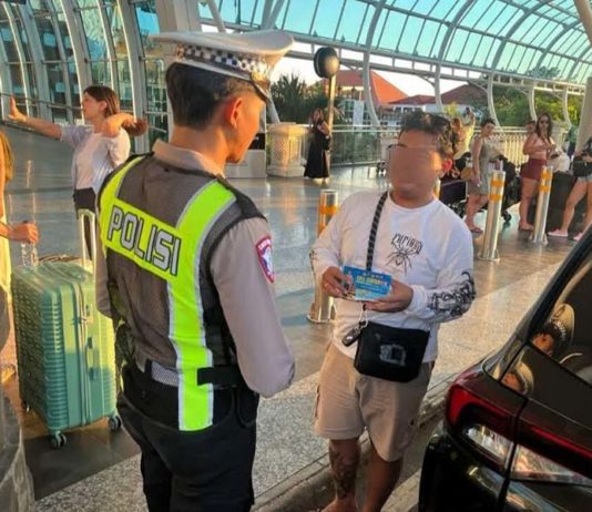 Ditertibkan, Sopir Freelance dan Travel di Terminal Kedatangan Bandara Ngurah Rai