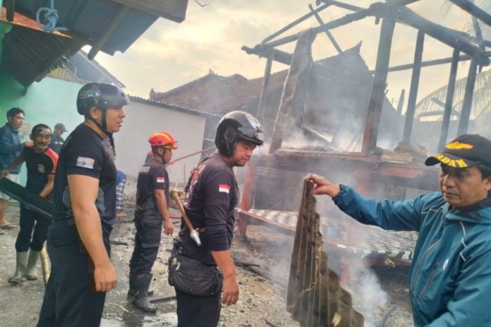 Ditinggal 'Makemit', Dua Bangunan Penyimpanan Gabah Di Lokapaksa Ludes Terbakar 1