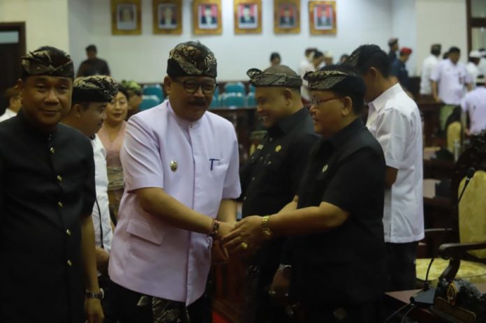 Eksekutif Sampaikan Jawaban Atas Pandangan Umum Fraksi DPRD Gianyar Terkait Raperda Pertanggungjawaban APBD 2025 2