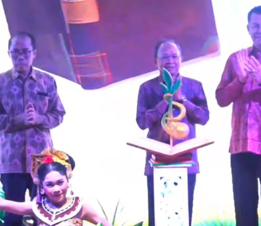 FSBJ VIII Ditutup, Gubernur Koster Luncurkan Tema 2027 “Jiwana Darani Wana Kerthi”