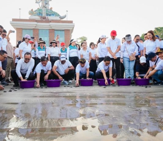 Gelar Aksi Bersih Pantai dan Pelepasan Tukik, Pemkab Badung Bersinergi dengan Kejati Bali