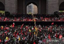 Iran Gelar Salat Jenazah Akbar untuk Ali Khamenei