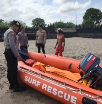 Jasad Pria Diduga WNA Ditemukan Mengapung di Pantai Batu Mejan