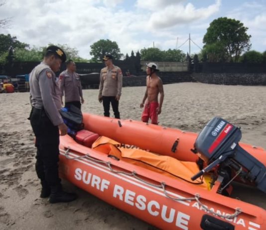 Jasad Pria Diduga WNA Ditemukan Mengapung di Pantai Batu Mejan
