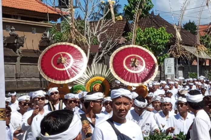 Jelang Tawur Agung Di Desa Kemenuh, Ratusan Warga Ikuti Prosesi Mendak Pangrajeg 1
