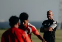 Johnny Jansen Targetkan Bali United Masuk Lima Besar Super League 2026/27