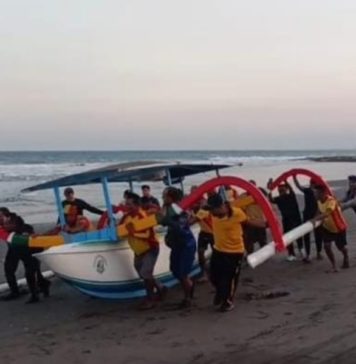 Jukung Tanpa Awak Terdampar di Pantai Saba, Pemancing Asal Gianyar Diduga Hilang
