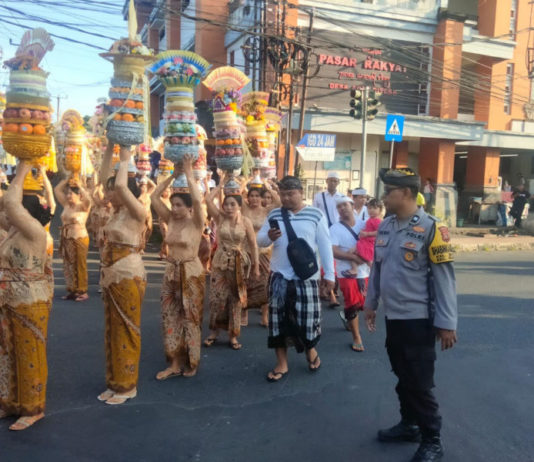 Krama Adat Bitera Gelar Tradisi “Maprani”