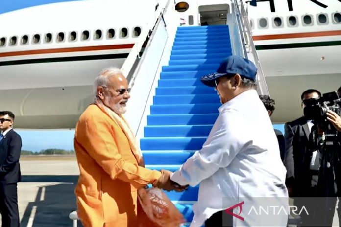 Kunjungan Kerja Berakhir, Prabowo Lepas Kepulangan Modi Dari YIA 1