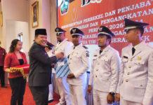 Lantik 9 Perbekel, Bupati Instruksikan Tuntaskan Pendataan Digital dalam Dua Minggu