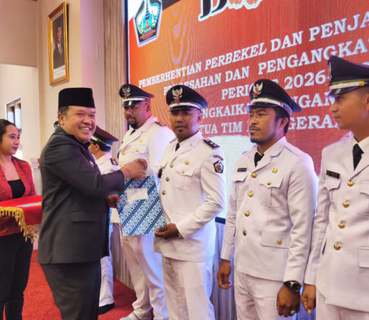 Lantik 9 Perbekel, Bupati Intruksikan Desa Tuntaskan Pendataan Digital dalam Dua Minggu