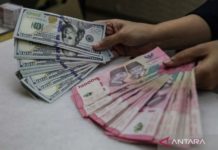 Laporan Fitch Ratings Picu Melemahnya Kurs Rupiah, Hampir Sentuh Rp18.000