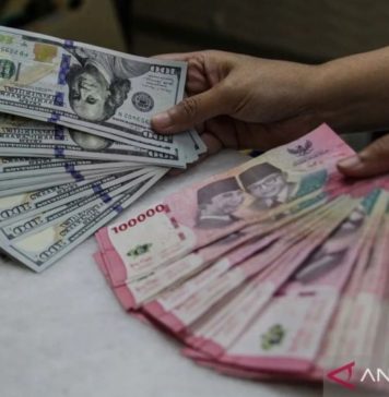 Laporan Fitch Ratings Picu Melemahnya Kurs Rupiah, Hampir Sentuh Rp18.000 Per Dolar AS