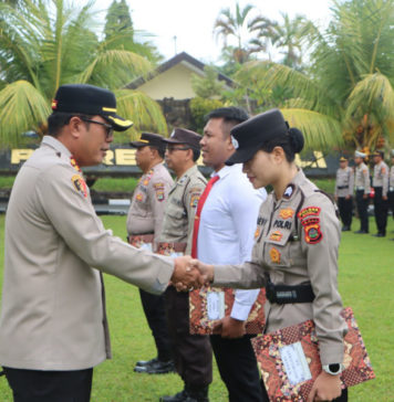 Lima Anggota Polres Bangli Terima Penghargaan