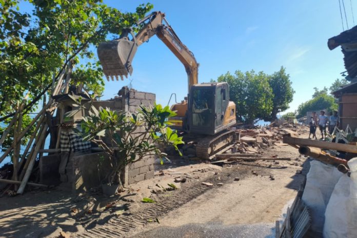 Melanggar Garis Sempadan, 49 Bangunan Di Pantai Kampung Baru Akhirnya Dibongkar 1